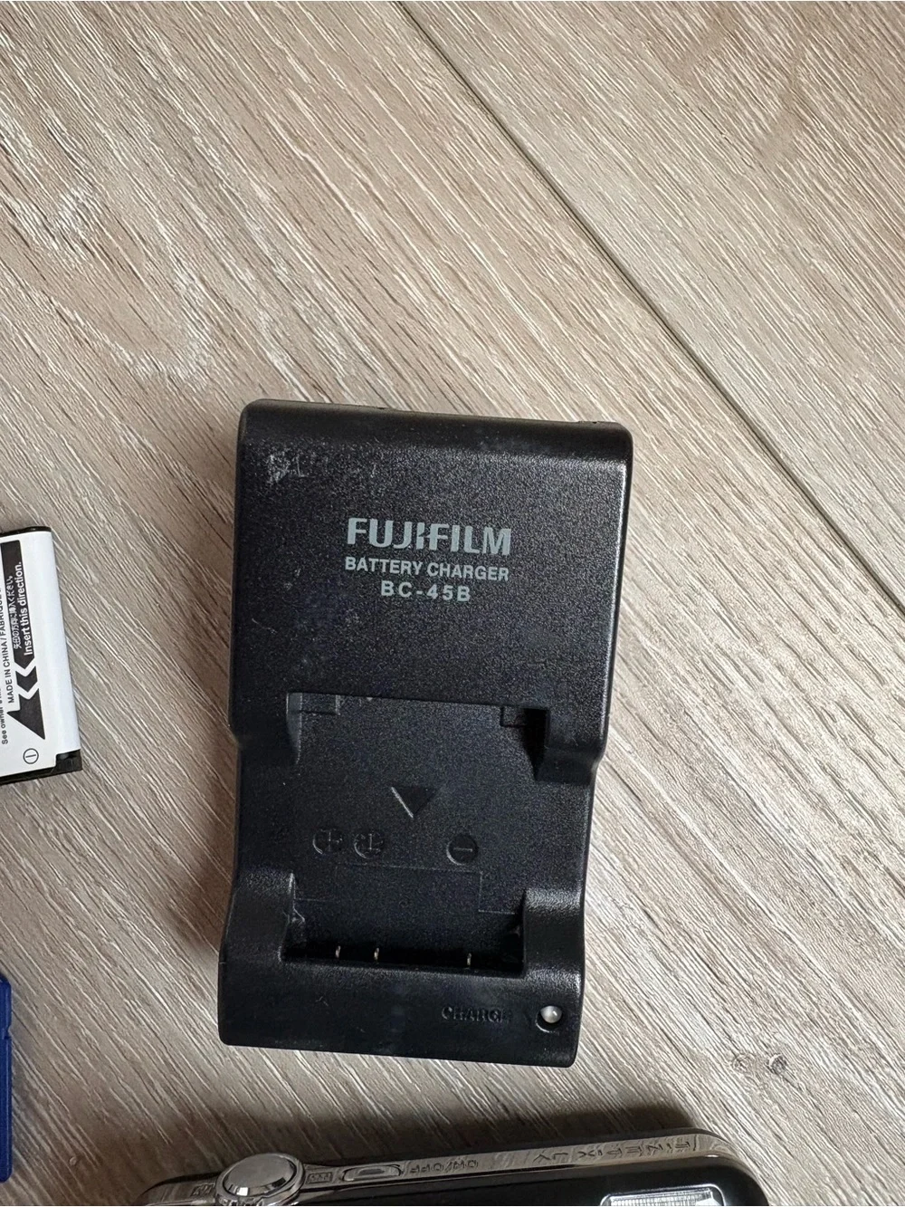 Fuji FinePix JV100 12MP Digital Camera, Battery, Sd  2 Gb Charger Tested